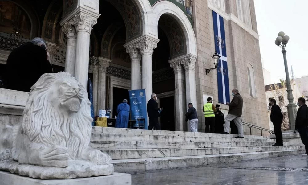 Ξεκινούν από σήμερα οι εμβολιασμοί έξω από τις εκκλησίες - Από εβδομάδα ακολουθούν και οι ιδιώτες γιατροί